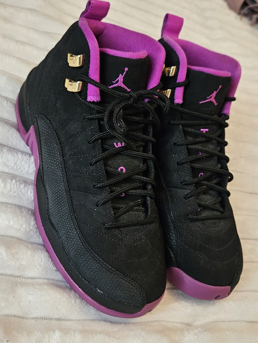 Jumpman Jordans Neon Purple & Black BARELY WORN EXELLENT CONDITION